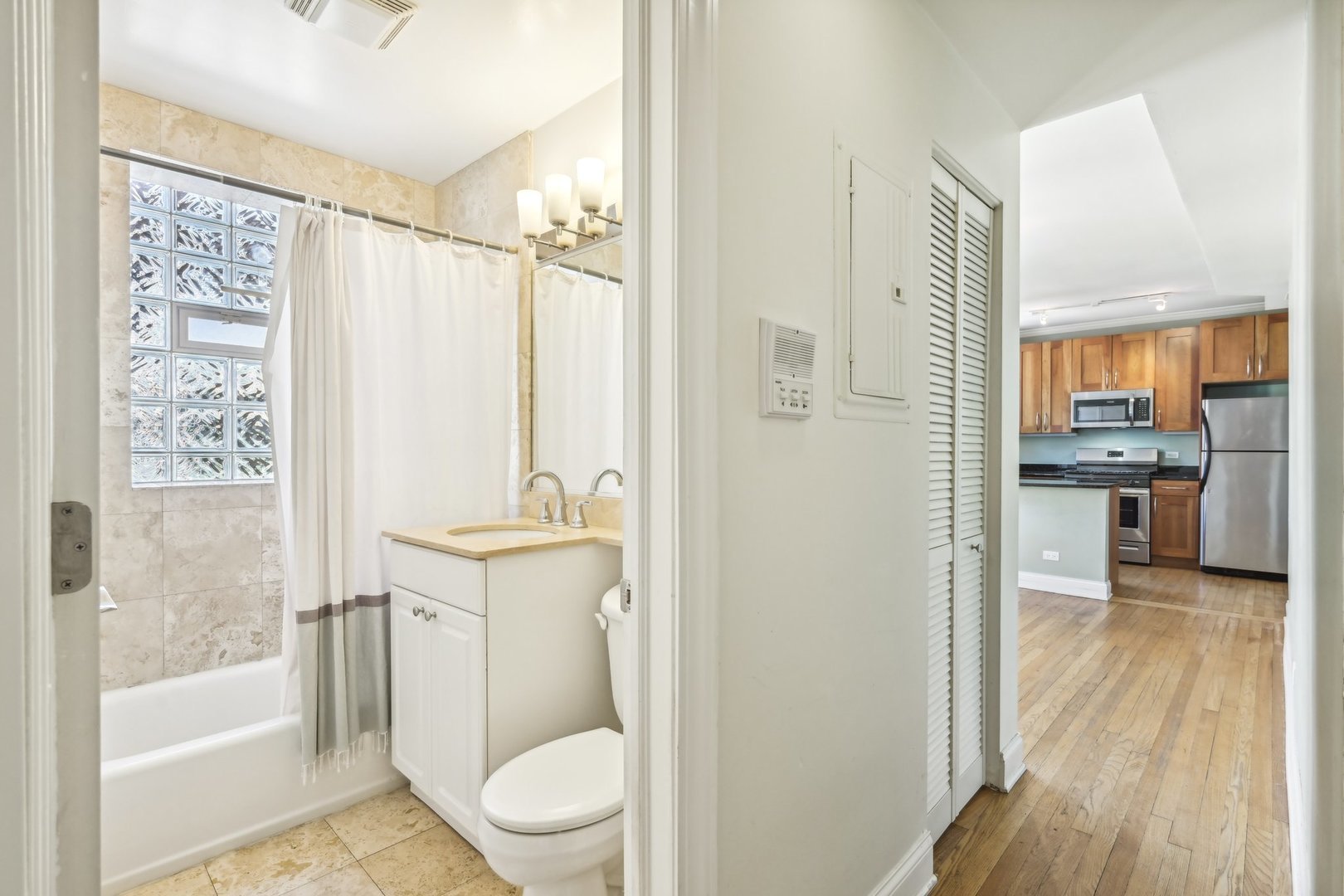 922 W AINSLIE Street Unit: 2N