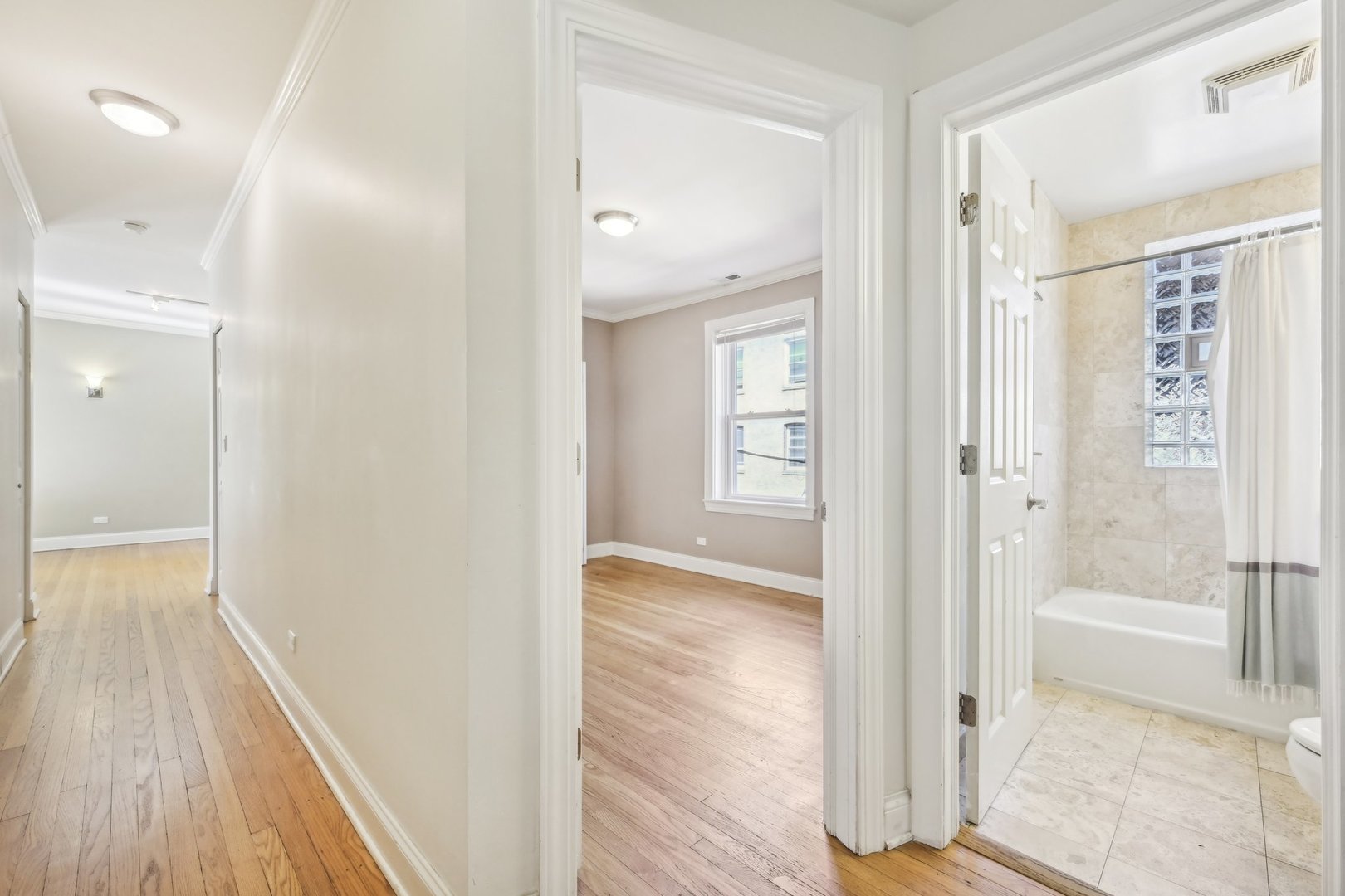 922 W AINSLIE Street Unit: 2N