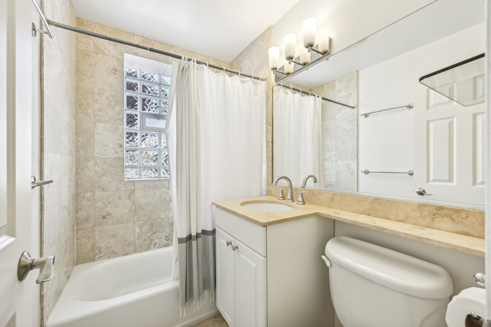 922 W AINSLIE Street Unit: 2N