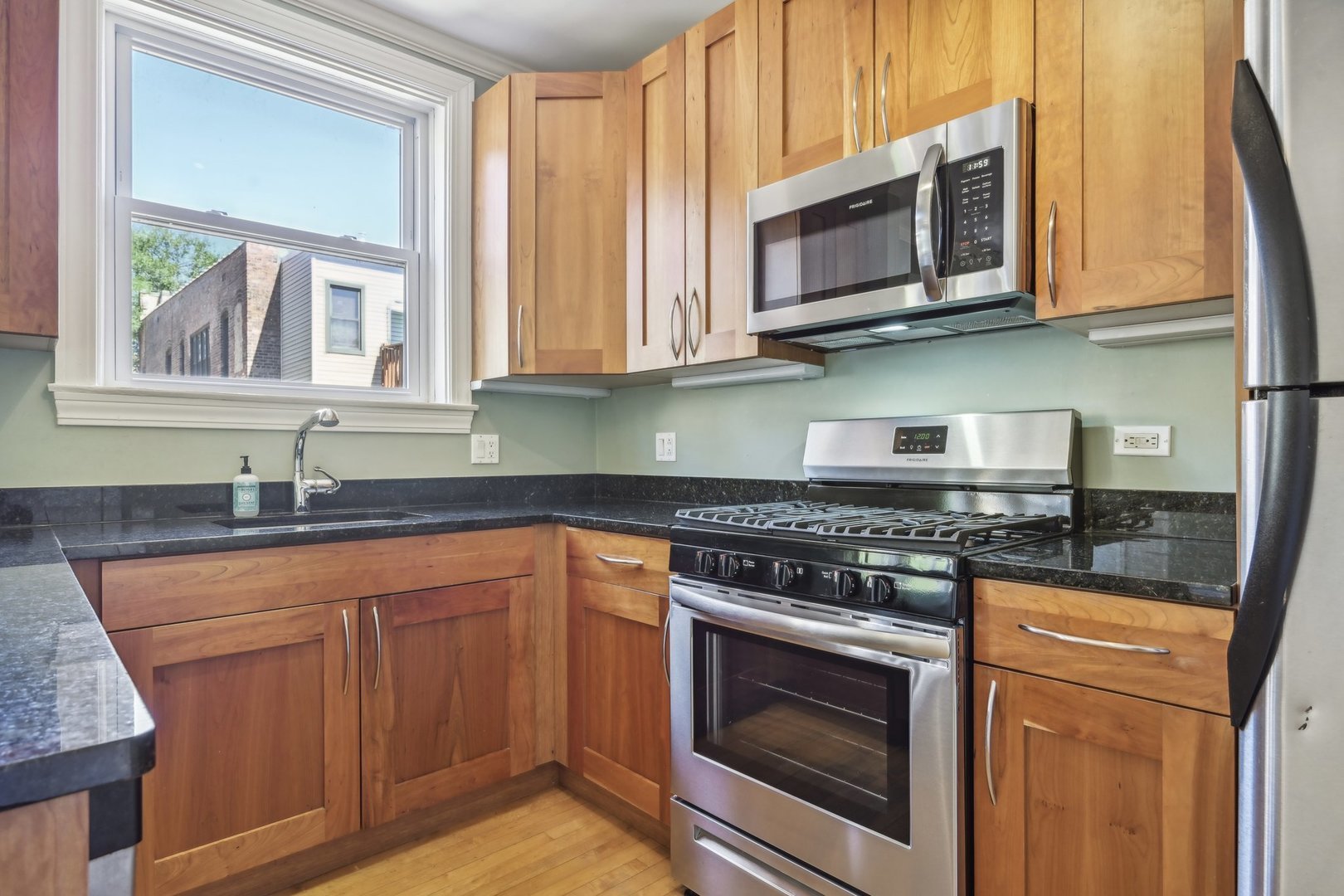 922 W AINSLIE Street Unit: 2N