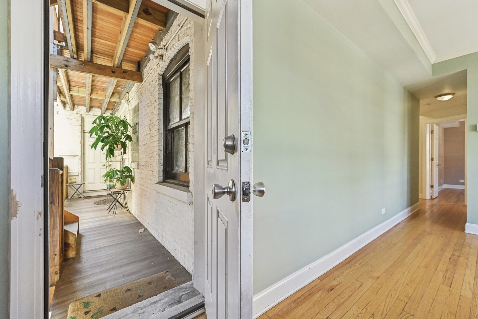 922 W AINSLIE Street Unit: 2N