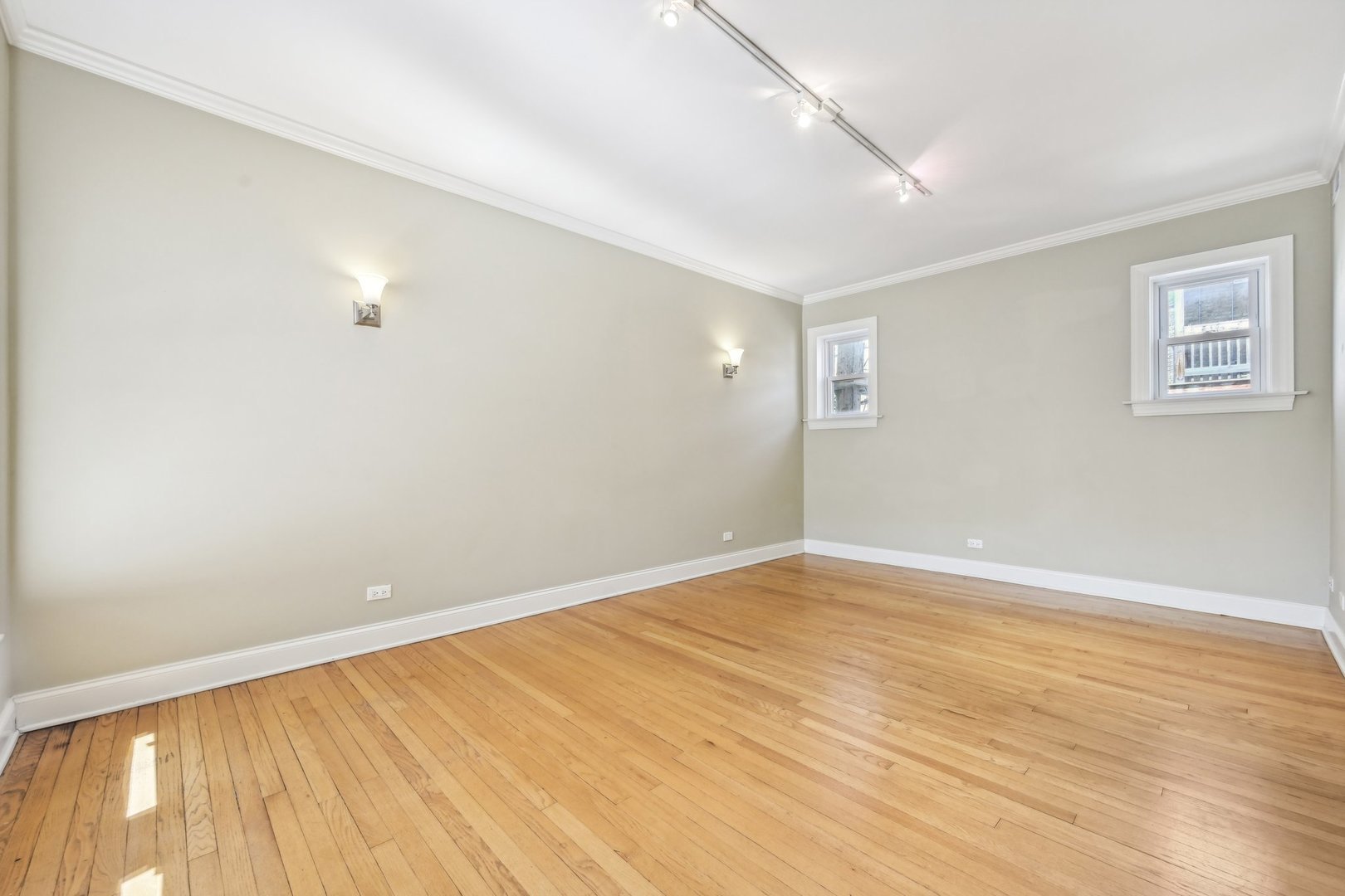 922 W AINSLIE Street Unit: 2N