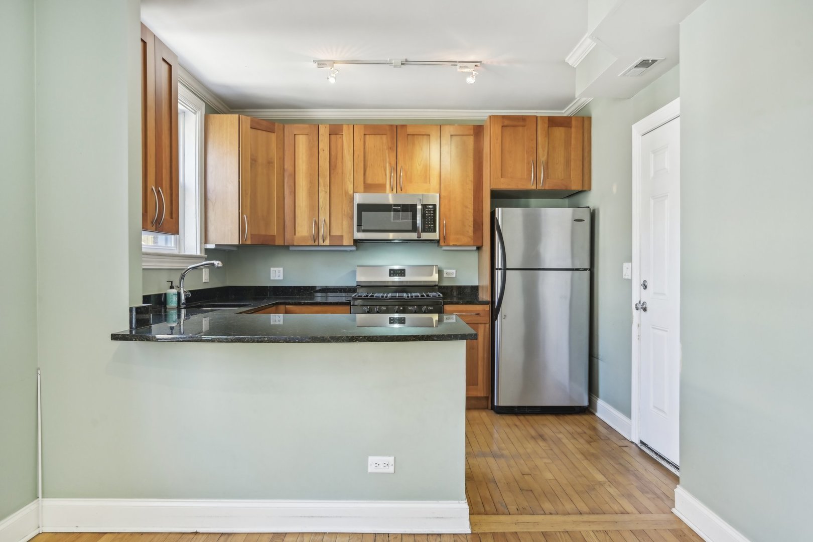 922 W AINSLIE Street Unit: 2N