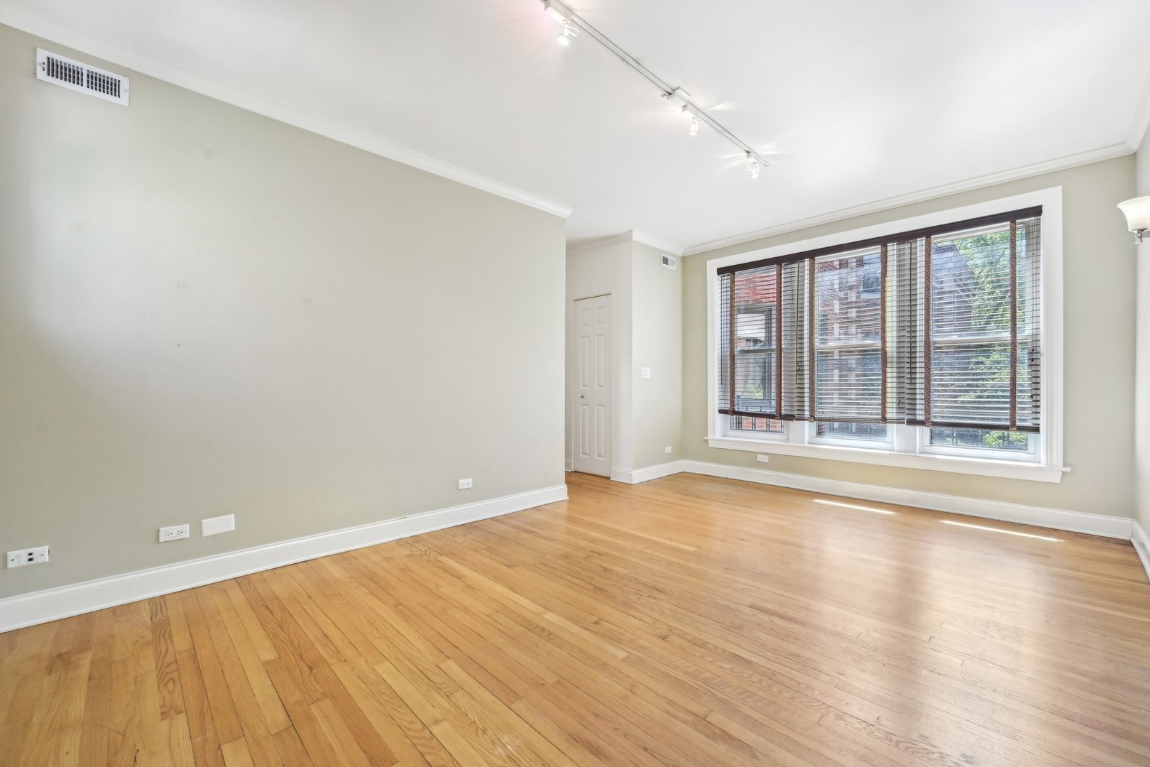 922 W AINSLIE Street Unit: 2N