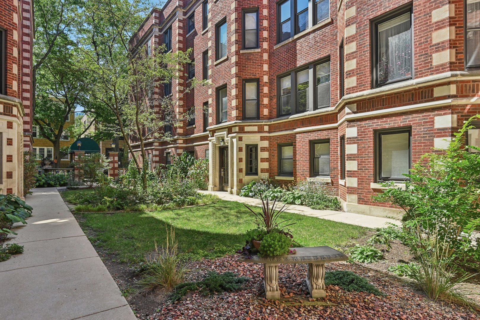 922 W AINSLIE Street Unit: 2N