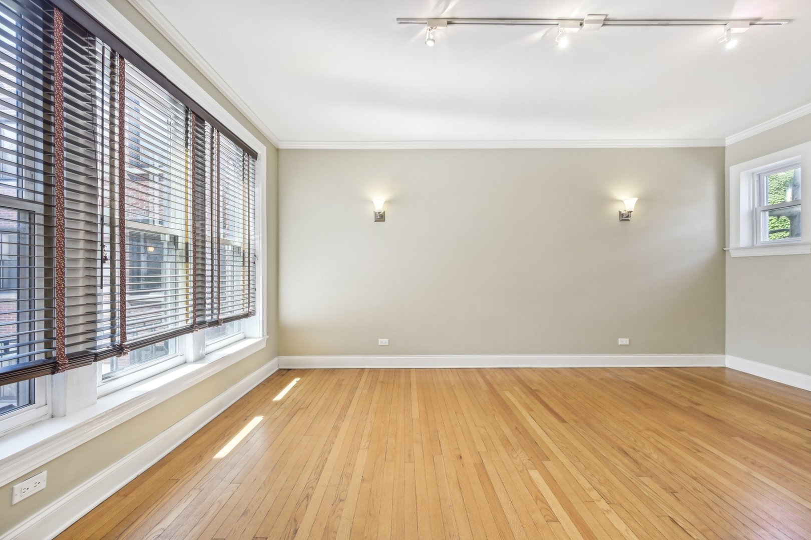 922 W AINSLIE Street Unit: 2N