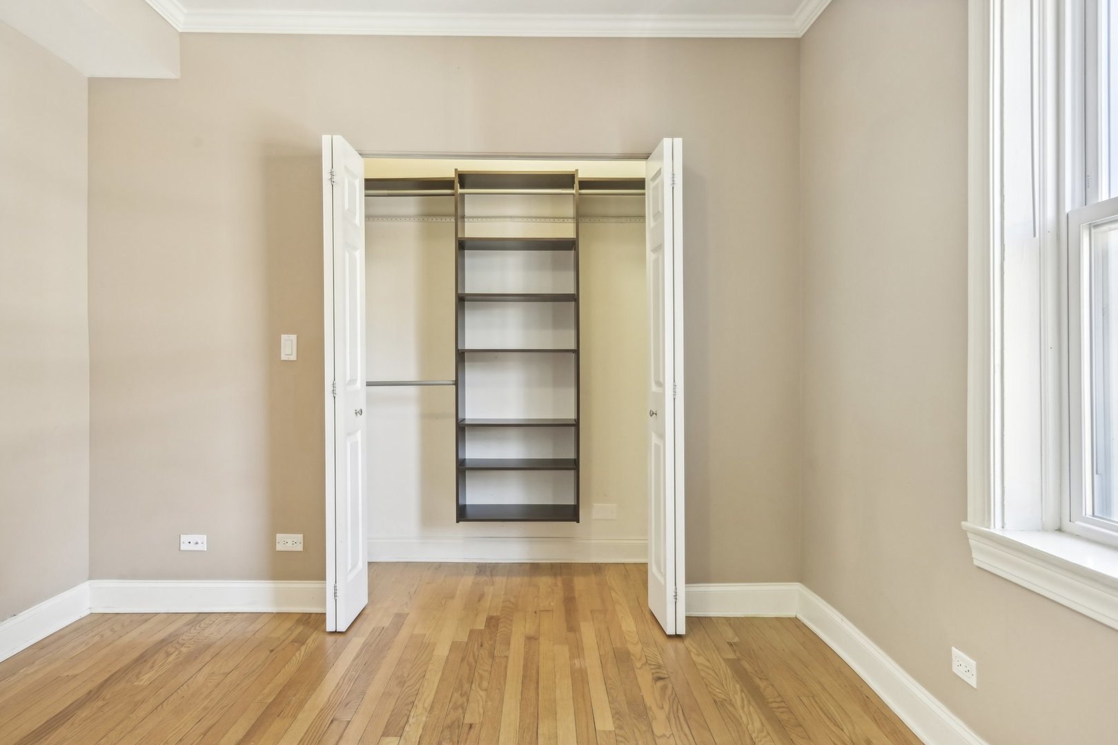 922 W AINSLIE Street Unit: 2N