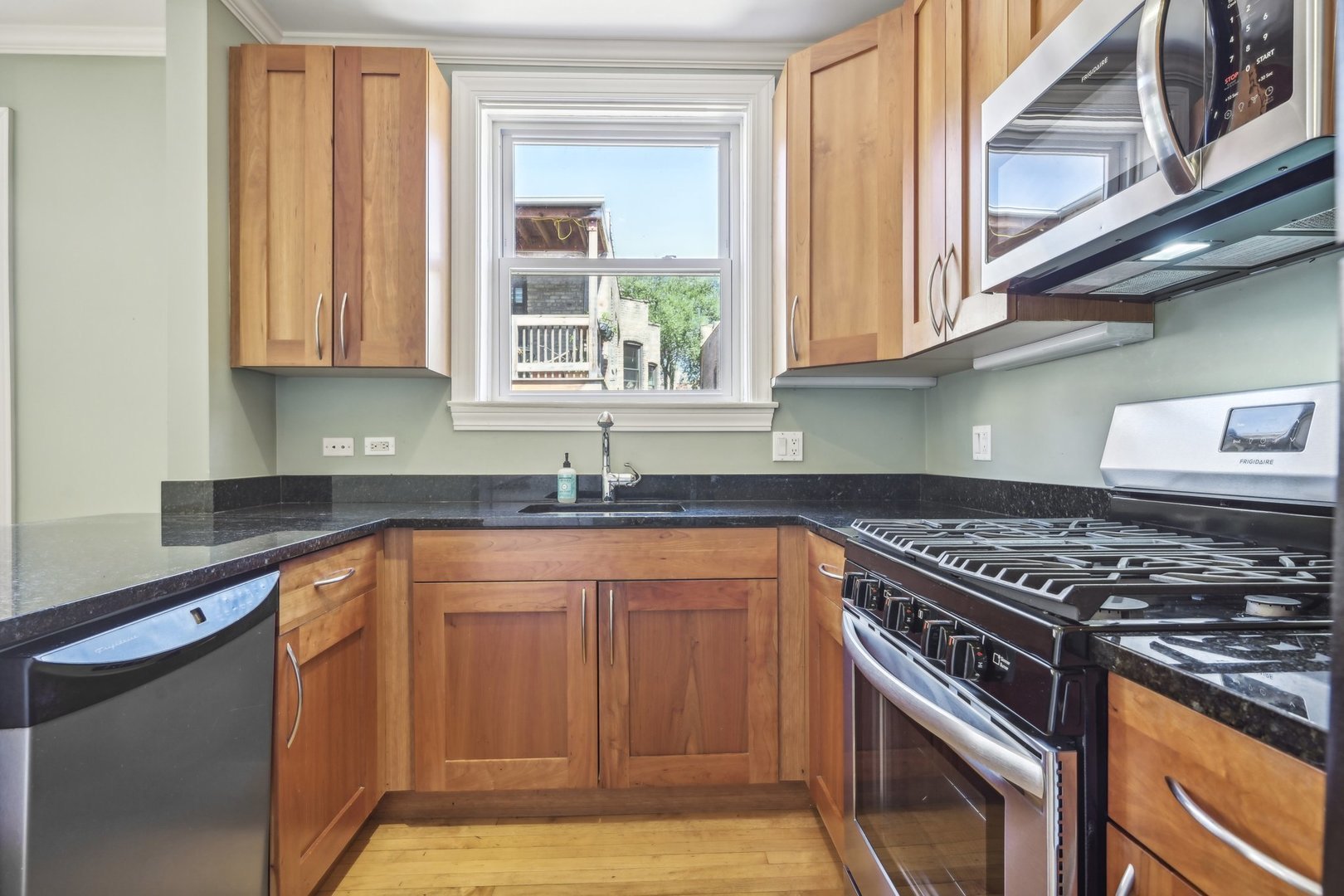 922 W AINSLIE Street Unit: 2N