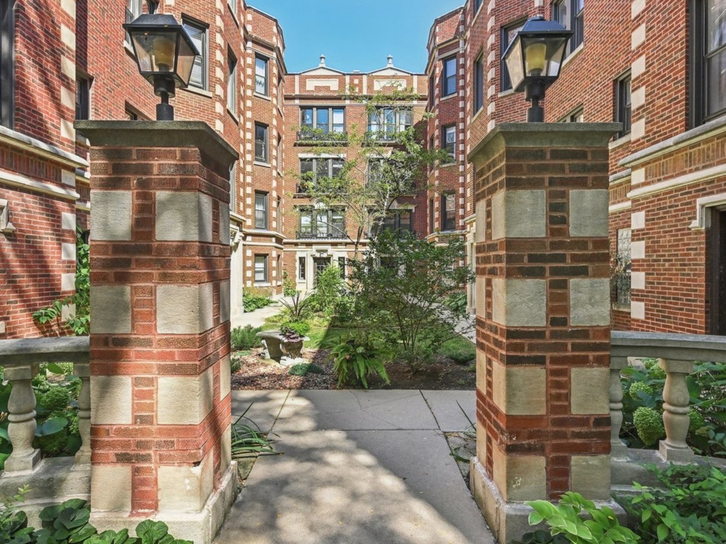 922 W AINSLIE Street Unit: 2N