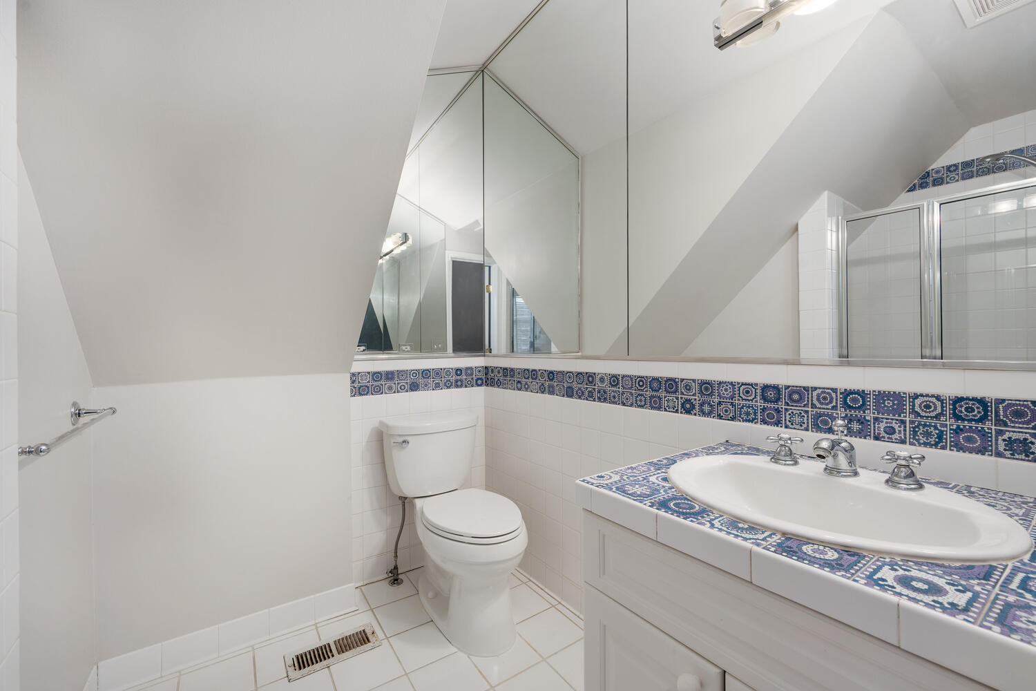 2139 N Dayton Street Unit: 3