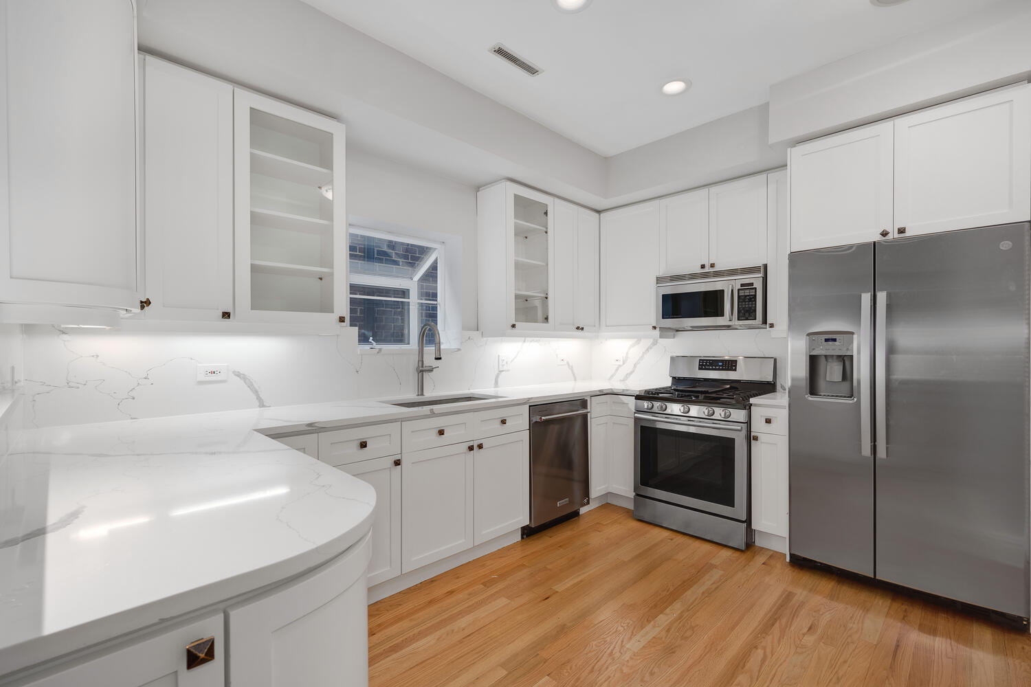 2139 N Dayton Street Unit: 3