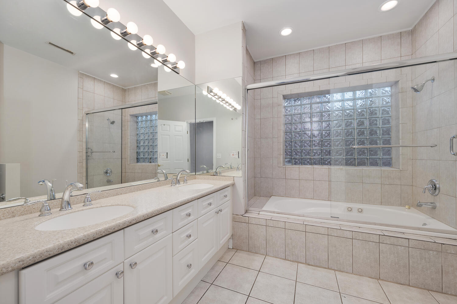 2139 N Dayton Street Unit: 3