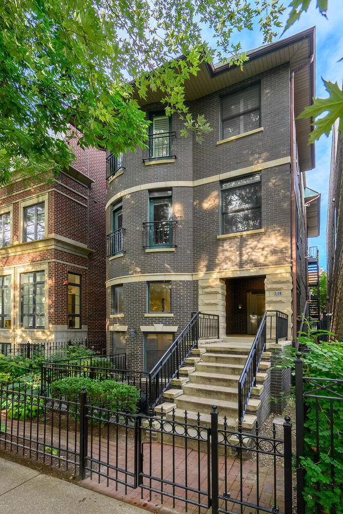 2139 N Dayton Street Unit: 3