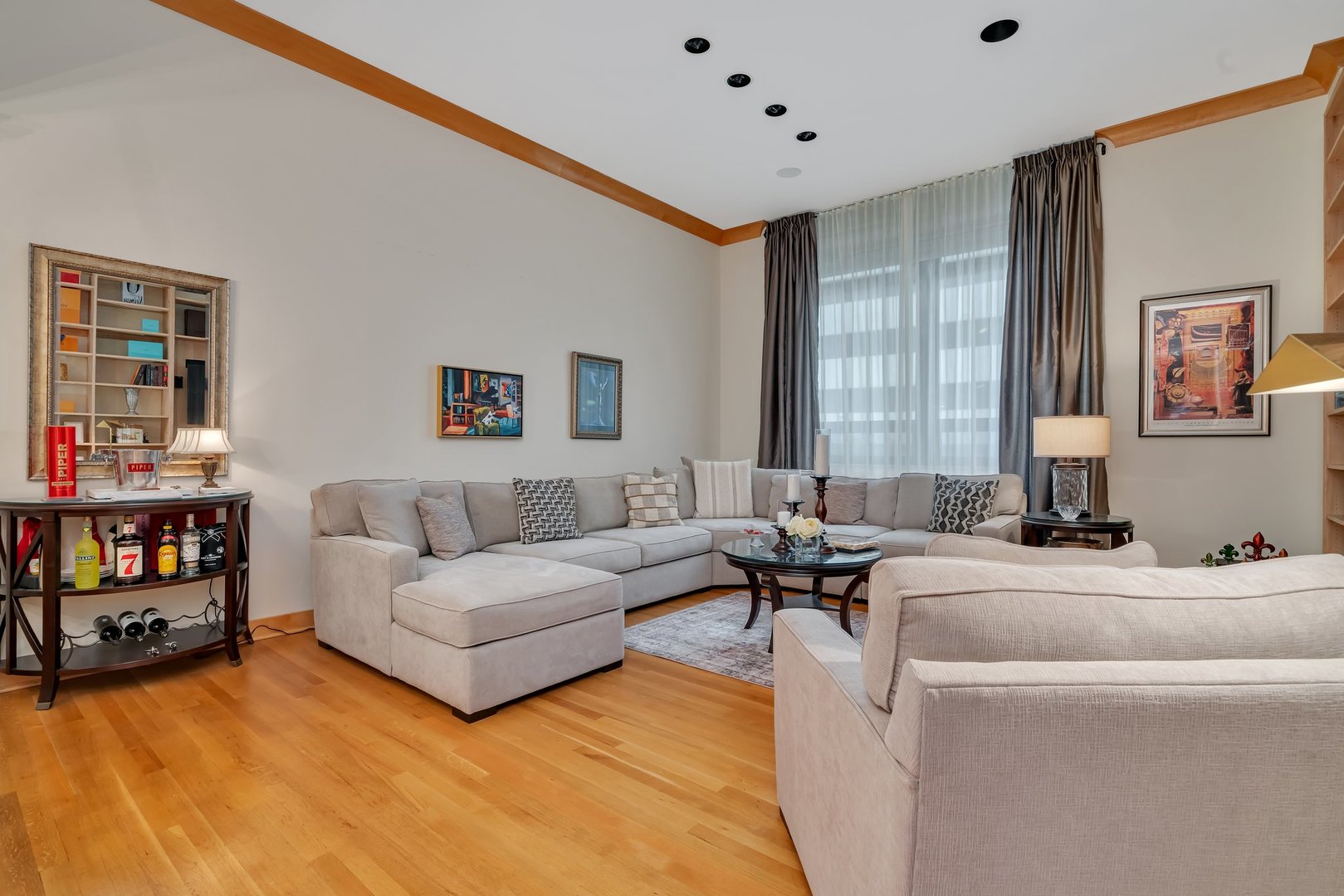 680 N Lake Shore Drive Unit: 207