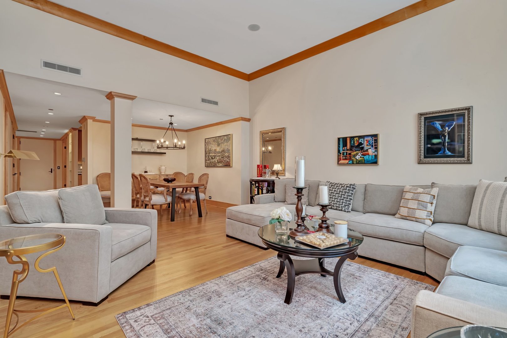 680 N Lake Shore Drive Unit: 207
