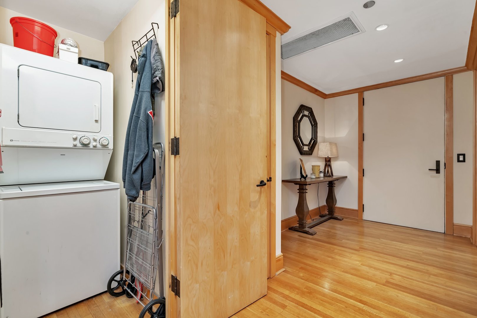 680 N Lake Shore Drive Unit: 207