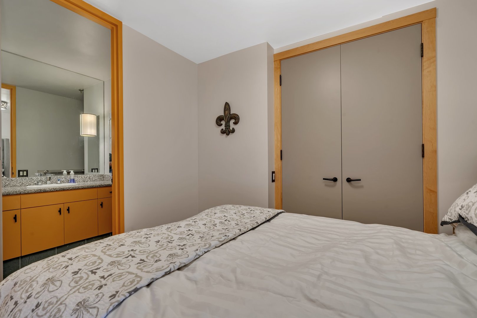 680 N Lake Shore Drive Unit: 207