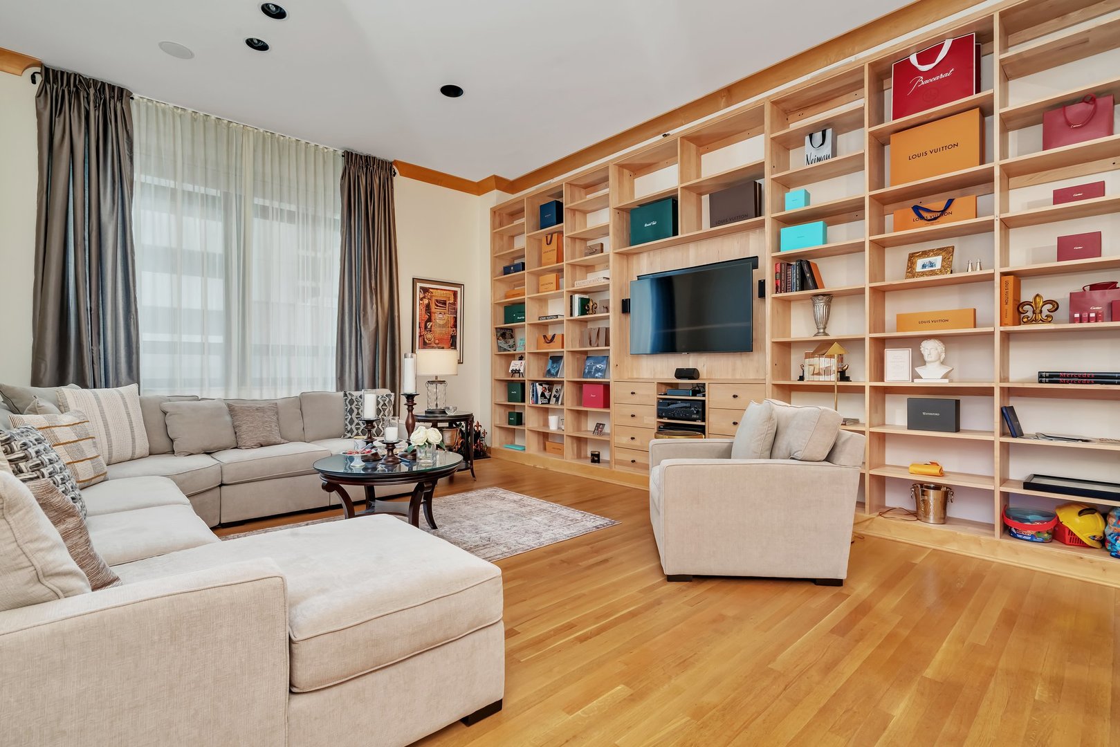 680 N Lake Shore Drive Unit: 207