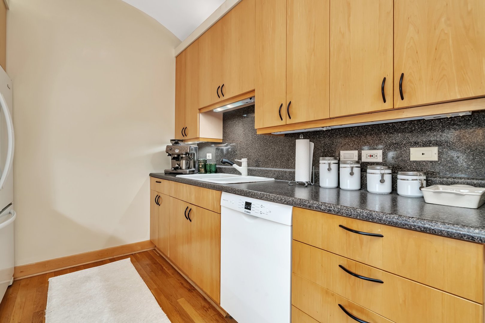 680 N Lake Shore Drive Unit: 207