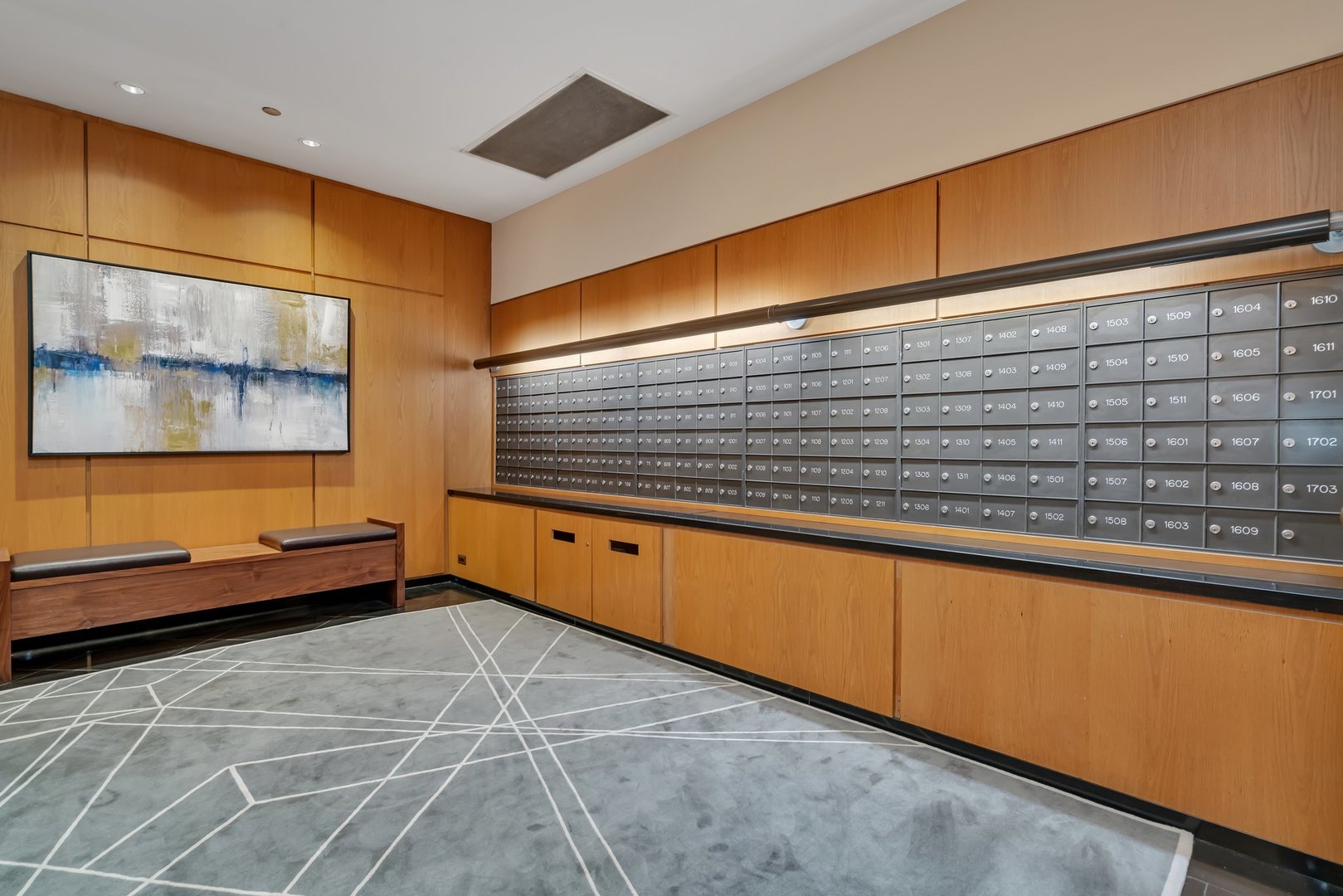 680 N Lake Shore Drive Unit: 207