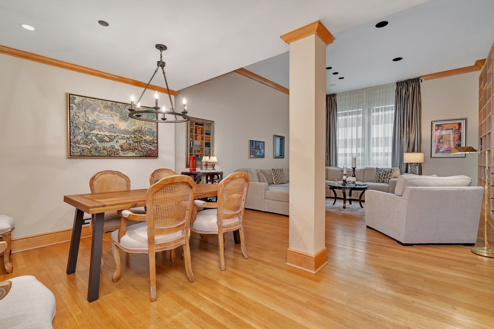 680 N Lake Shore Drive Unit: 207