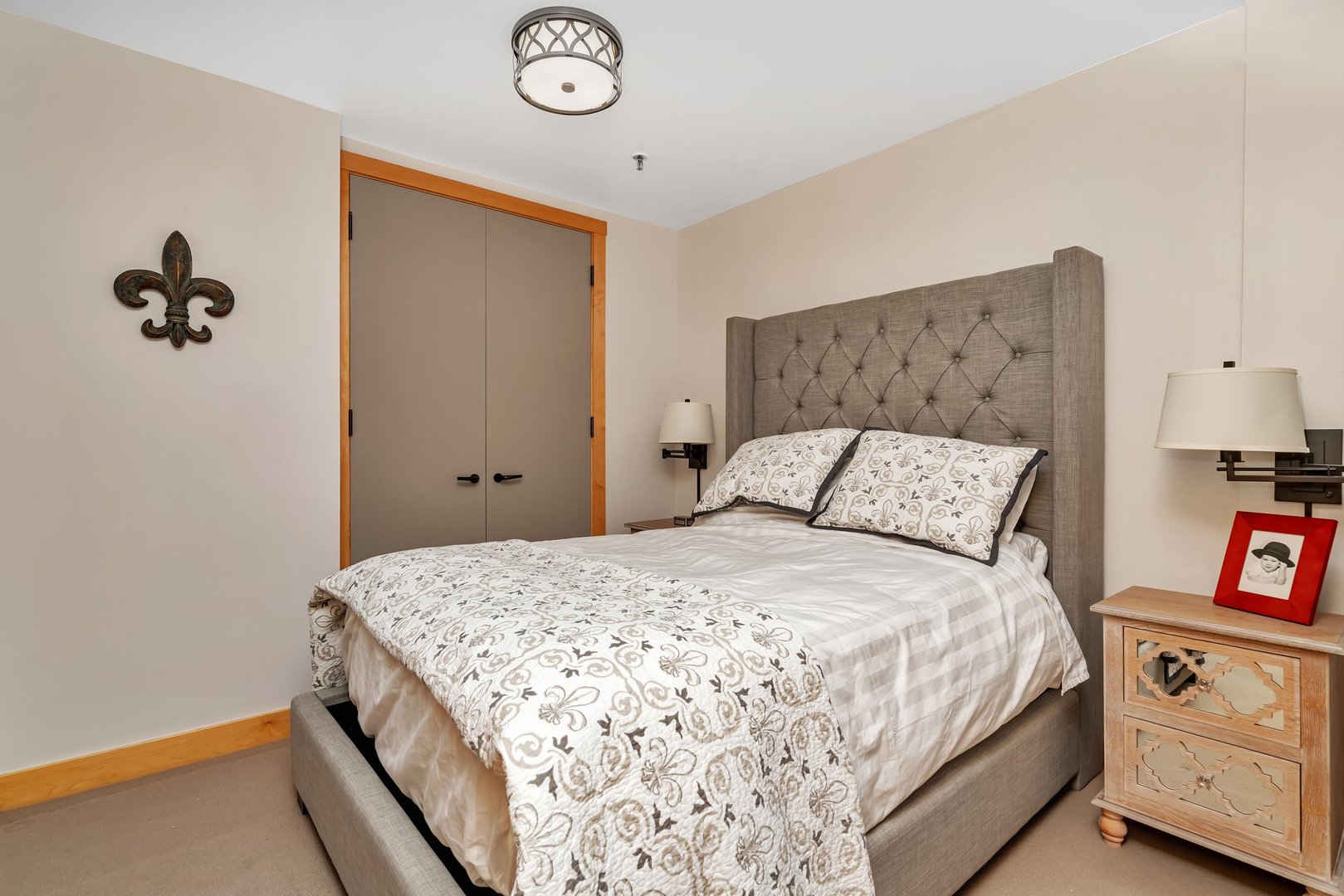 680 N Lake Shore Drive Unit: 207