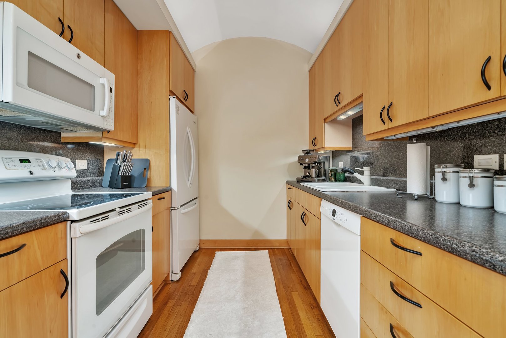 680 N Lake Shore Drive Unit: 207