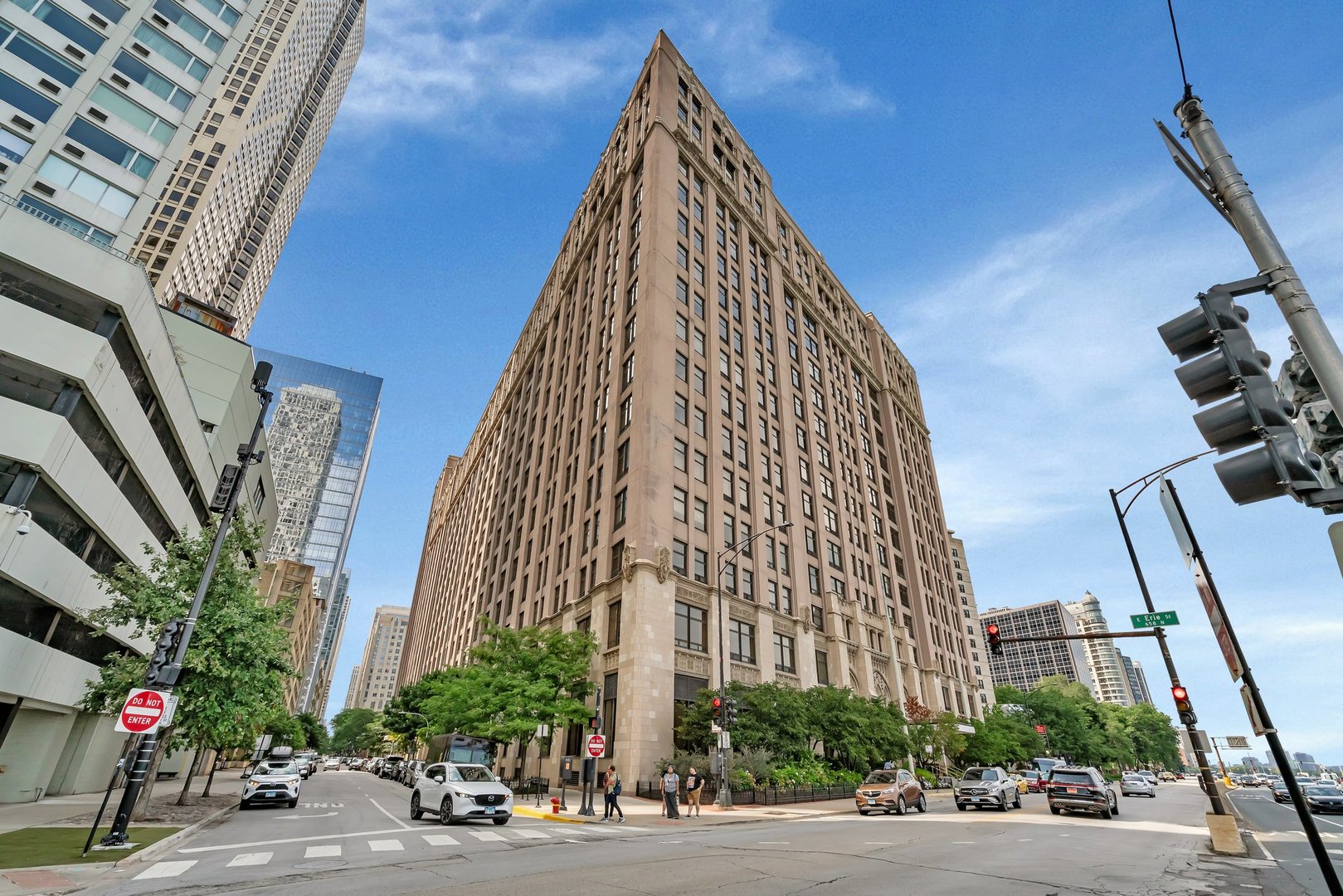 680 N Lake Shore Drive Unit: 207
