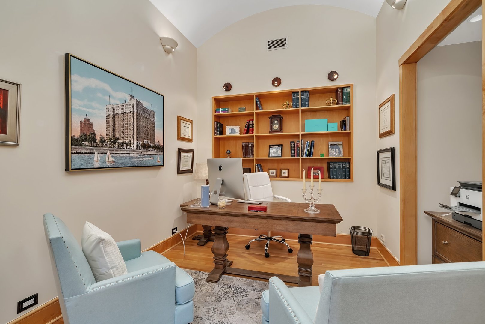 680 N Lake Shore Drive Unit: 207