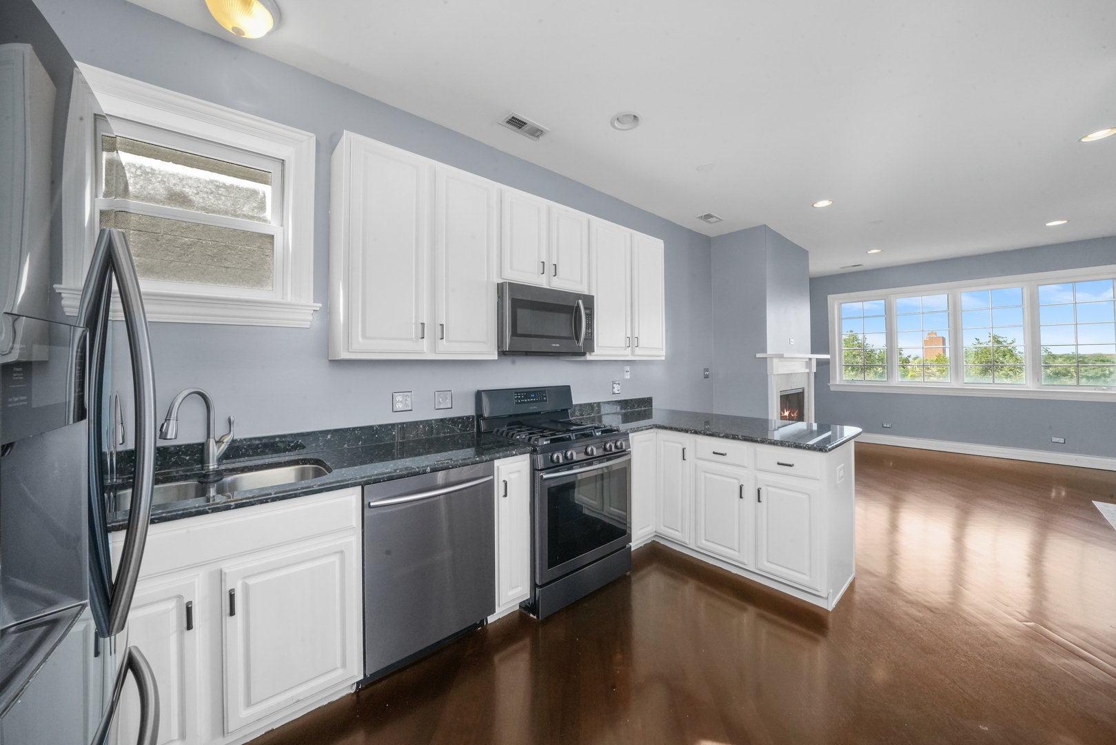 2503 W Harrison Street Unit: 4