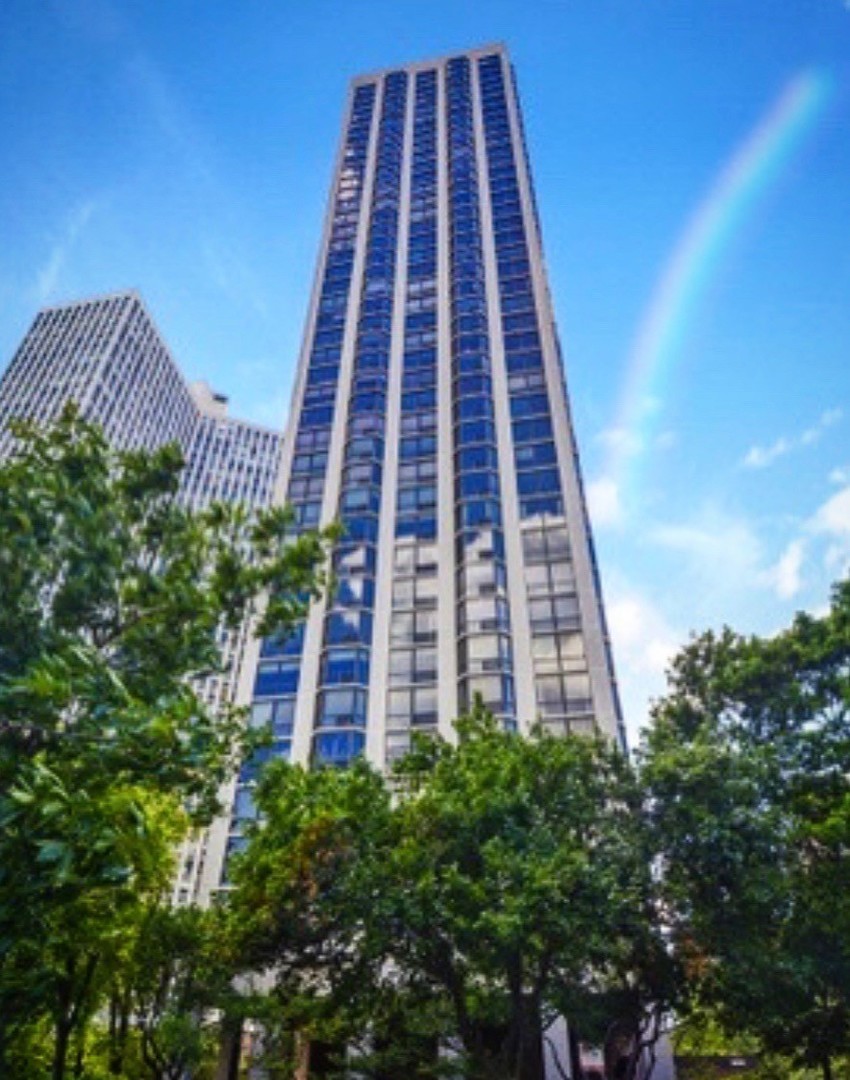 2650 N LAKEVIEW Avenue Unit: 4003