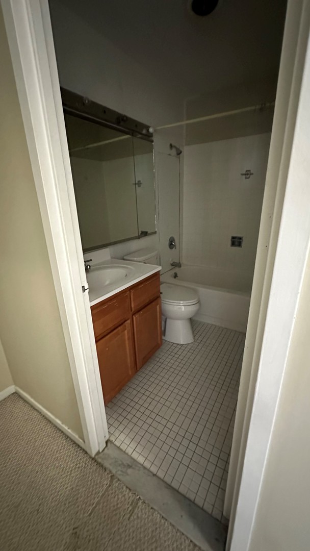 2650 N LAKEVIEW Avenue Unit: 4003