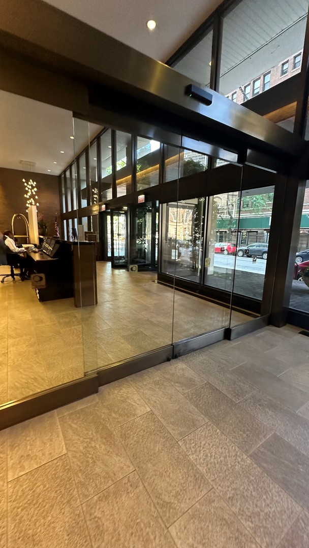 2650 N LAKEVIEW Avenue Unit: 4003