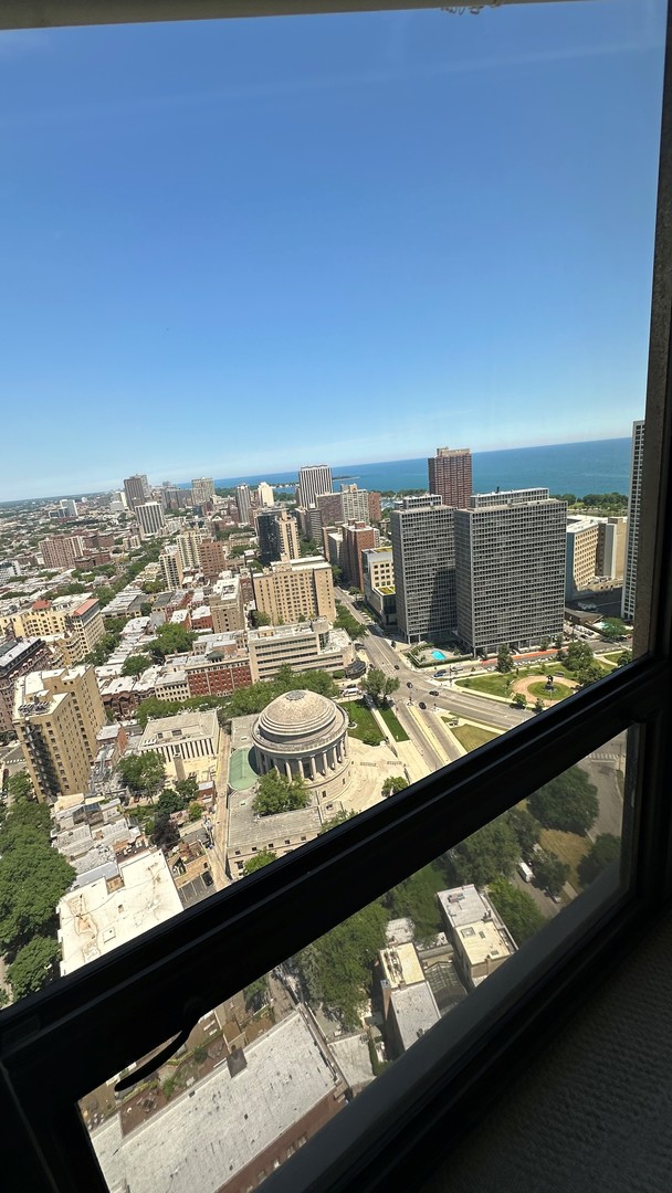 2650 N LAKEVIEW Avenue Unit: 4003