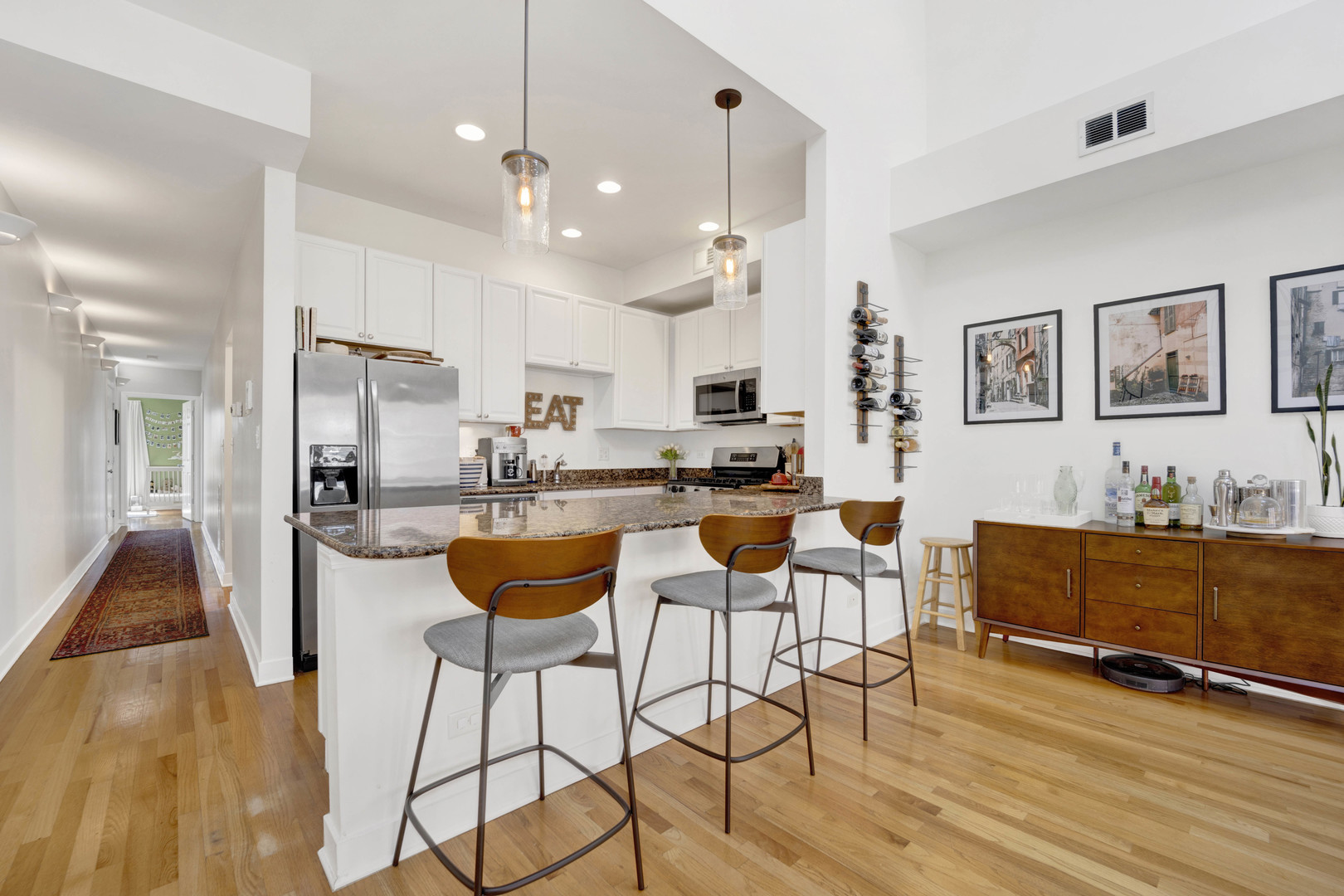 821 W Superior Street Unit: 4