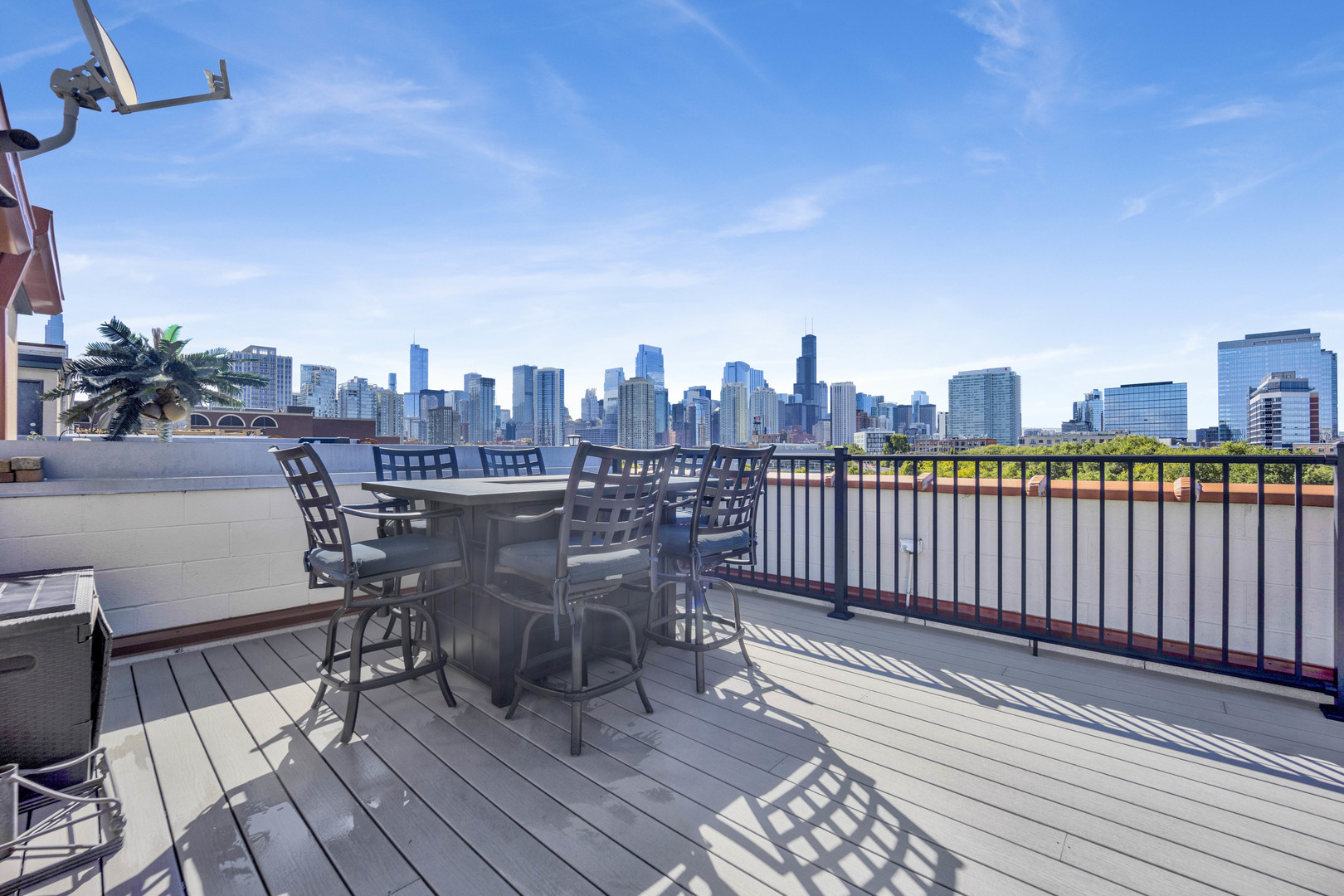 821 W Superior Street Unit: 4