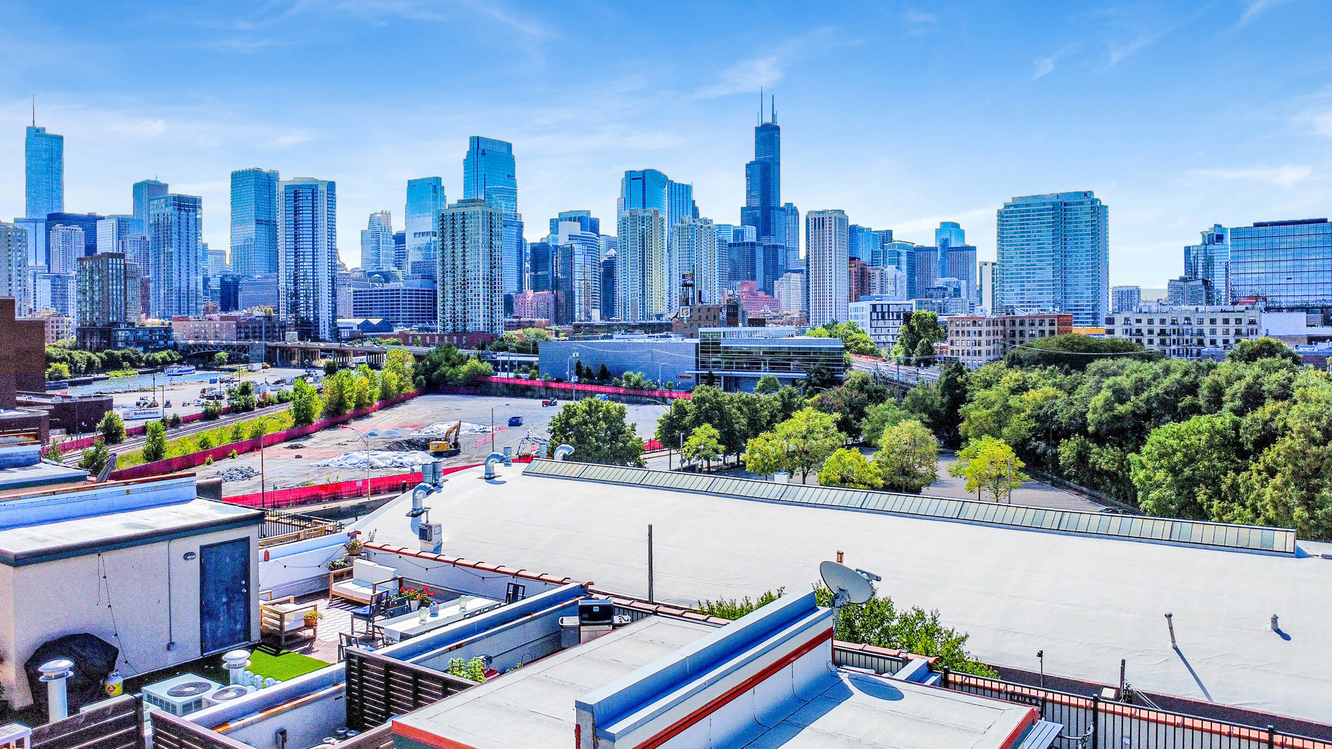 821 W Superior Street Unit: 4