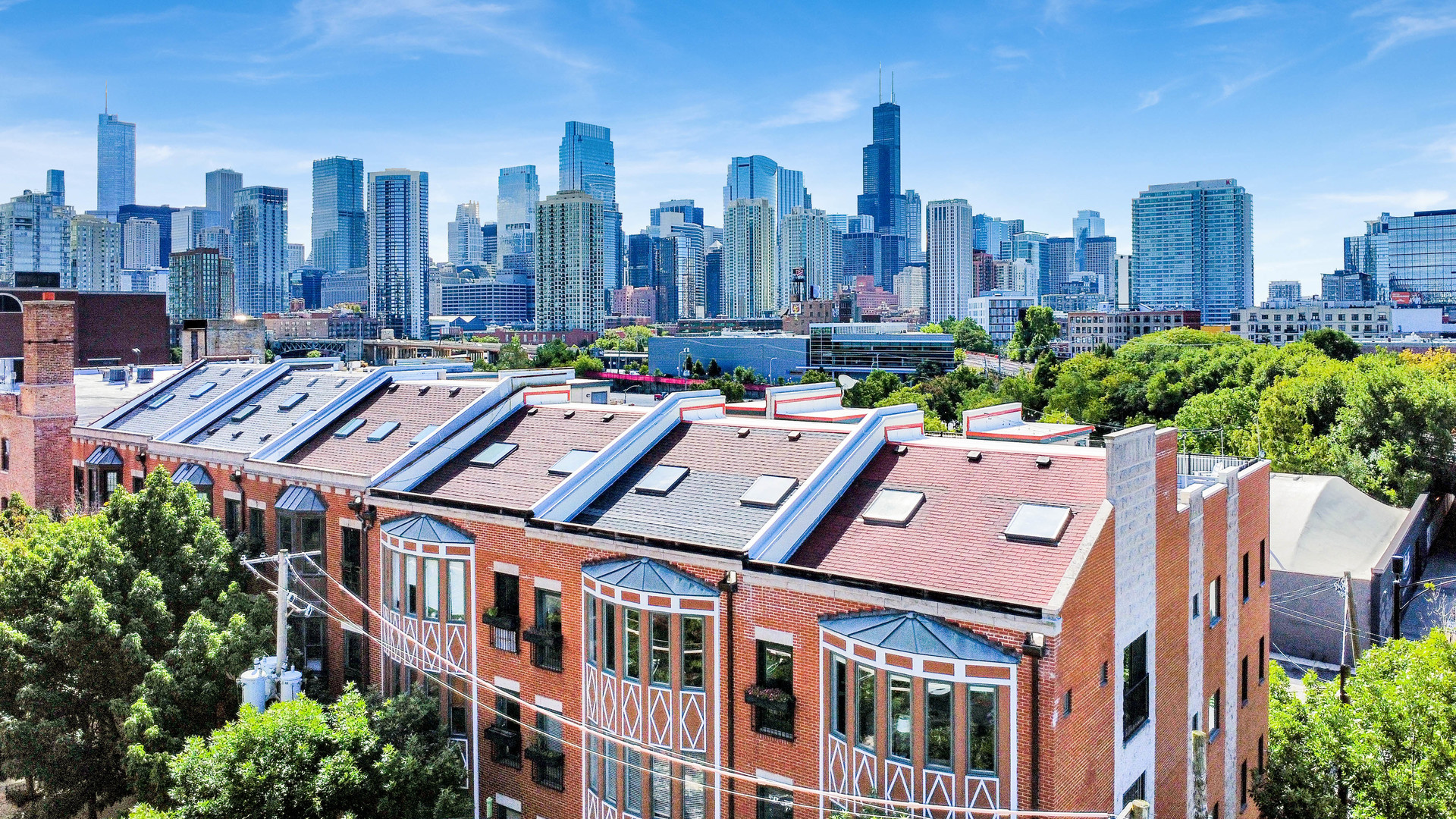 821 W Superior Street Unit: 4