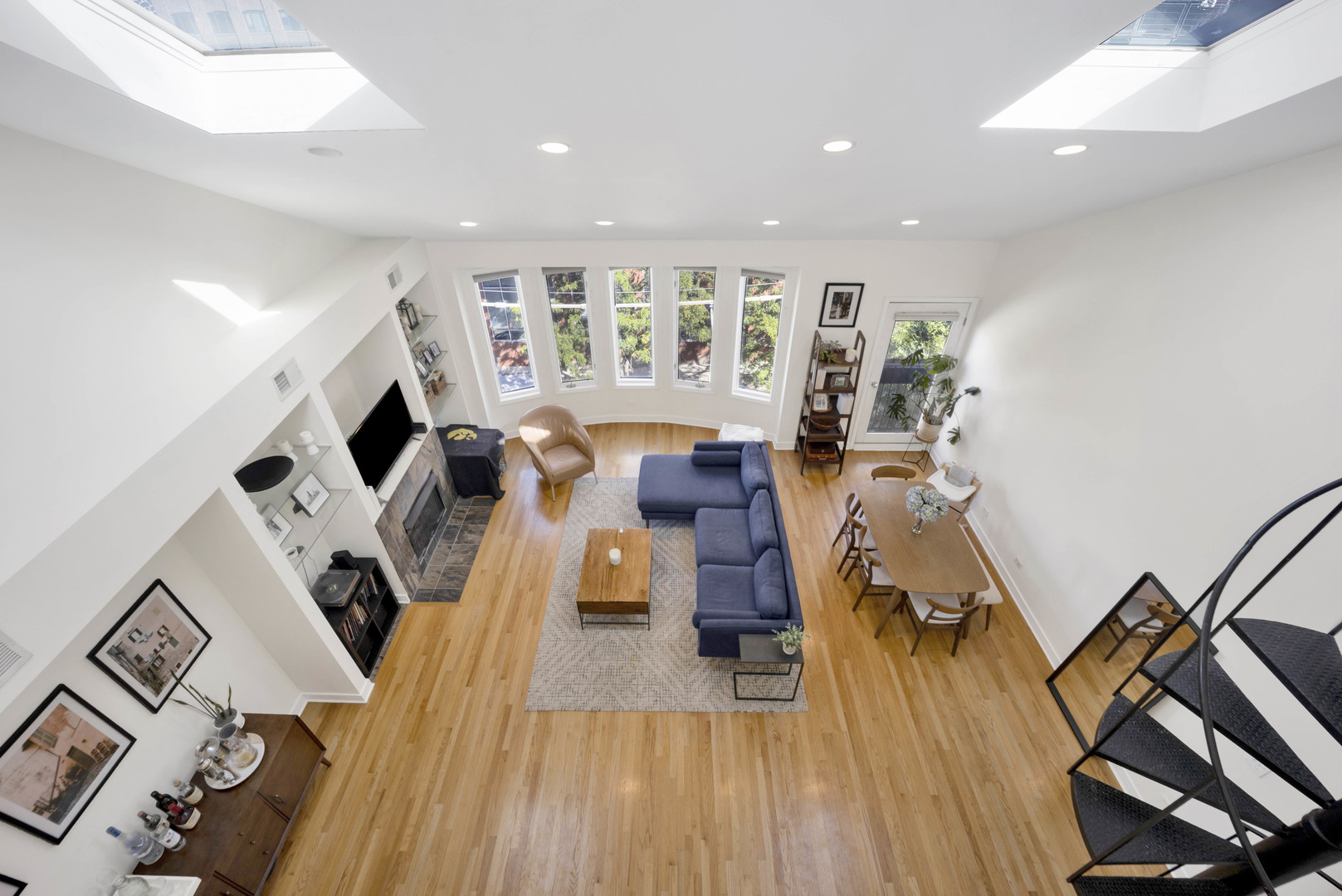 821 W Superior Street Unit: 4