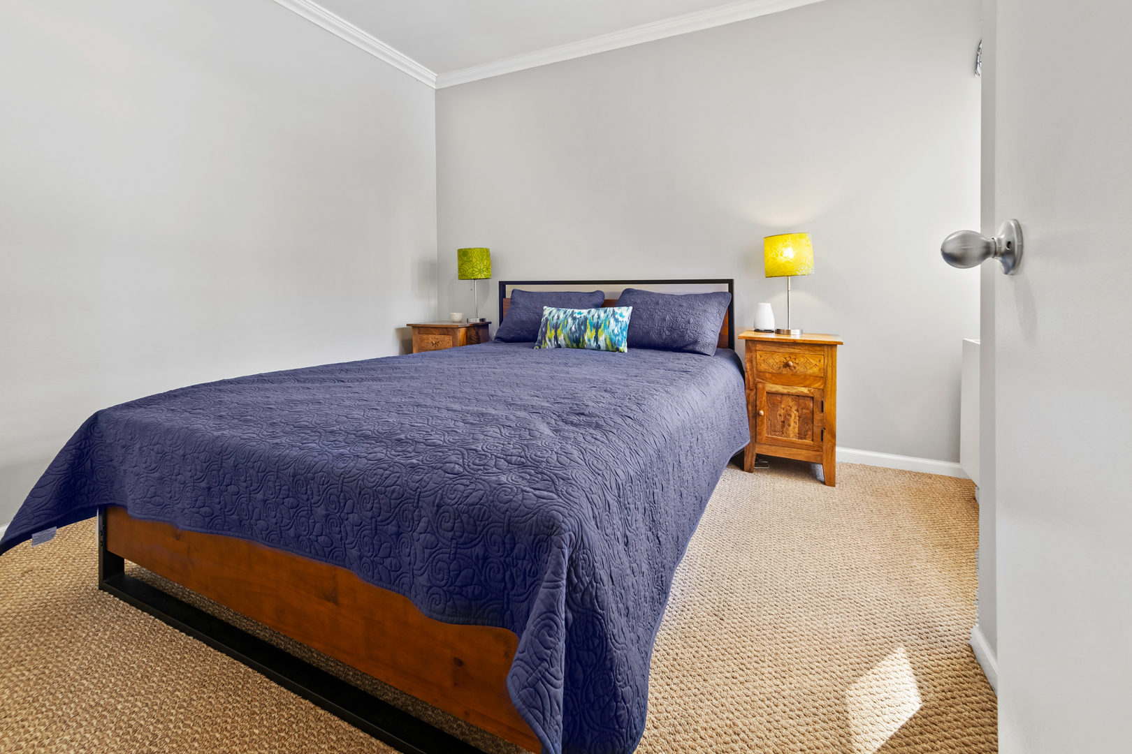 525 W Hawthorne Place Unit: 407