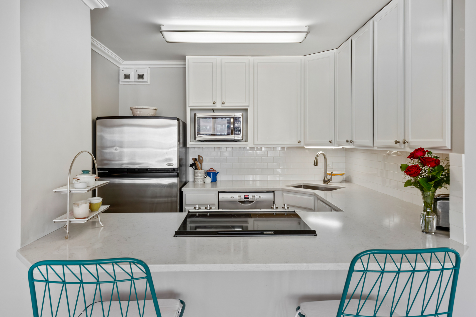 525 W Hawthorne Place Unit: 407