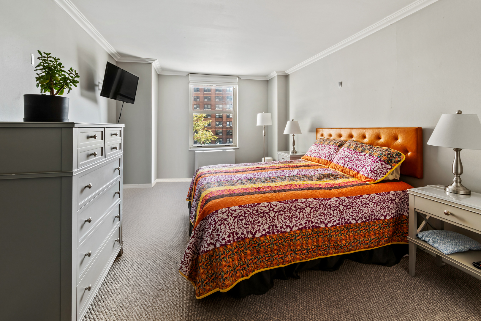 525 W Hawthorne Place Unit: 407