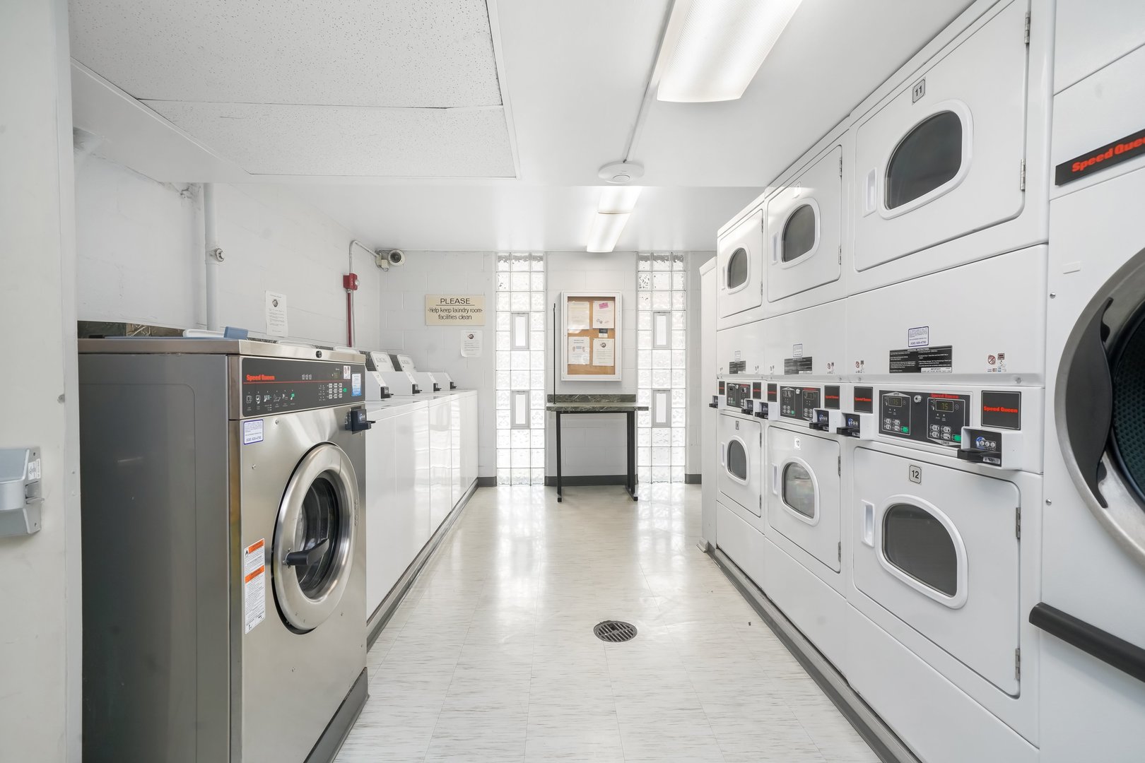 21 W Goethe Street Unit: 8A