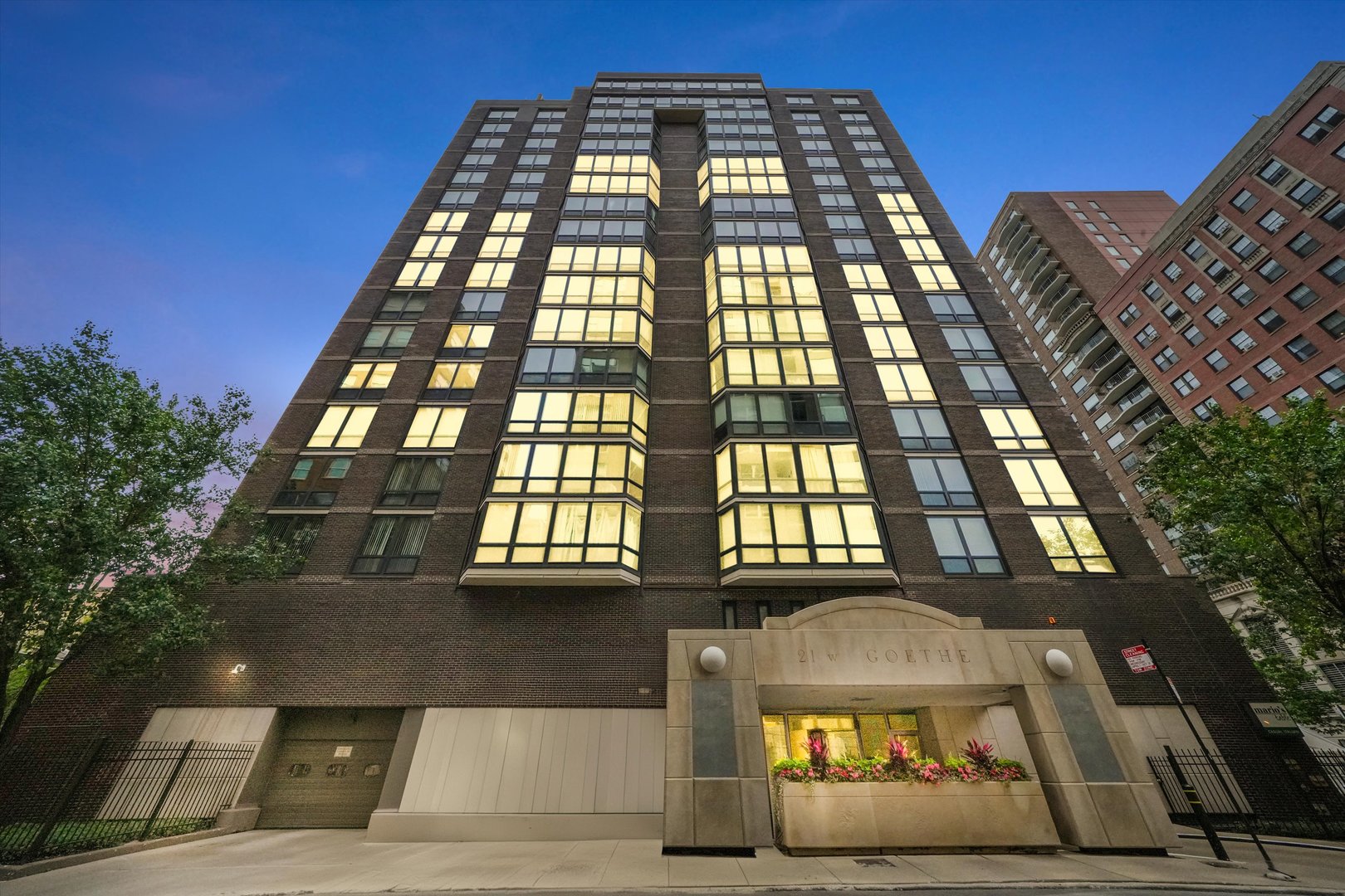 21 W Goethe Street Unit: 8A