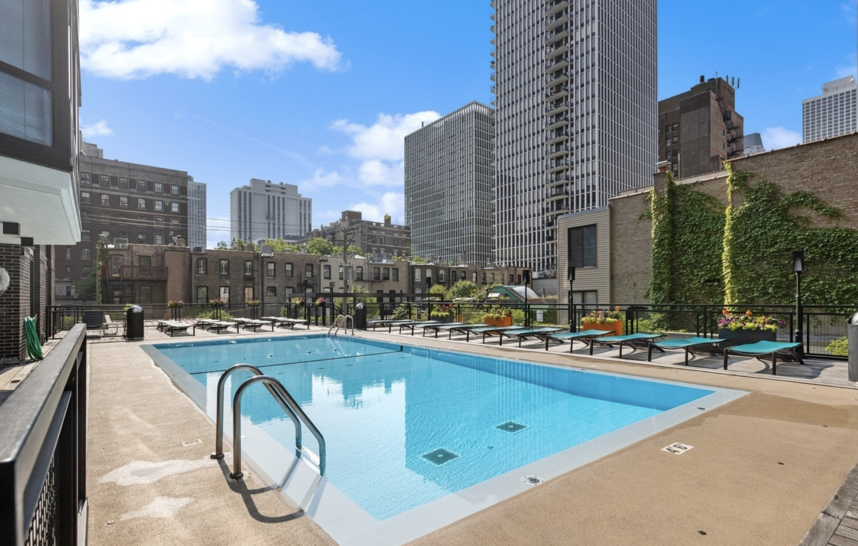 21 W Goethe Street Unit: 8A