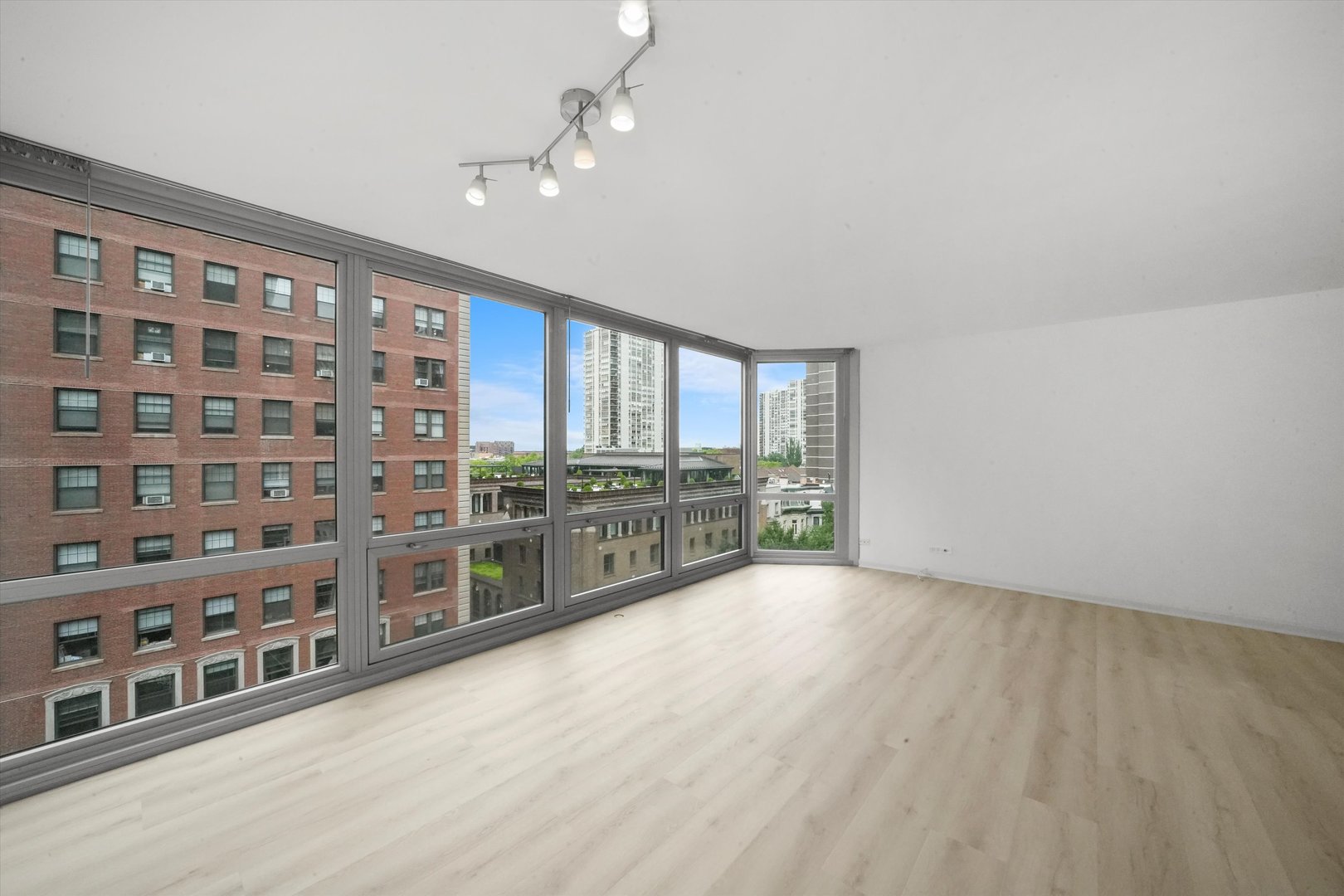 21 W Goethe Street Unit: 8A