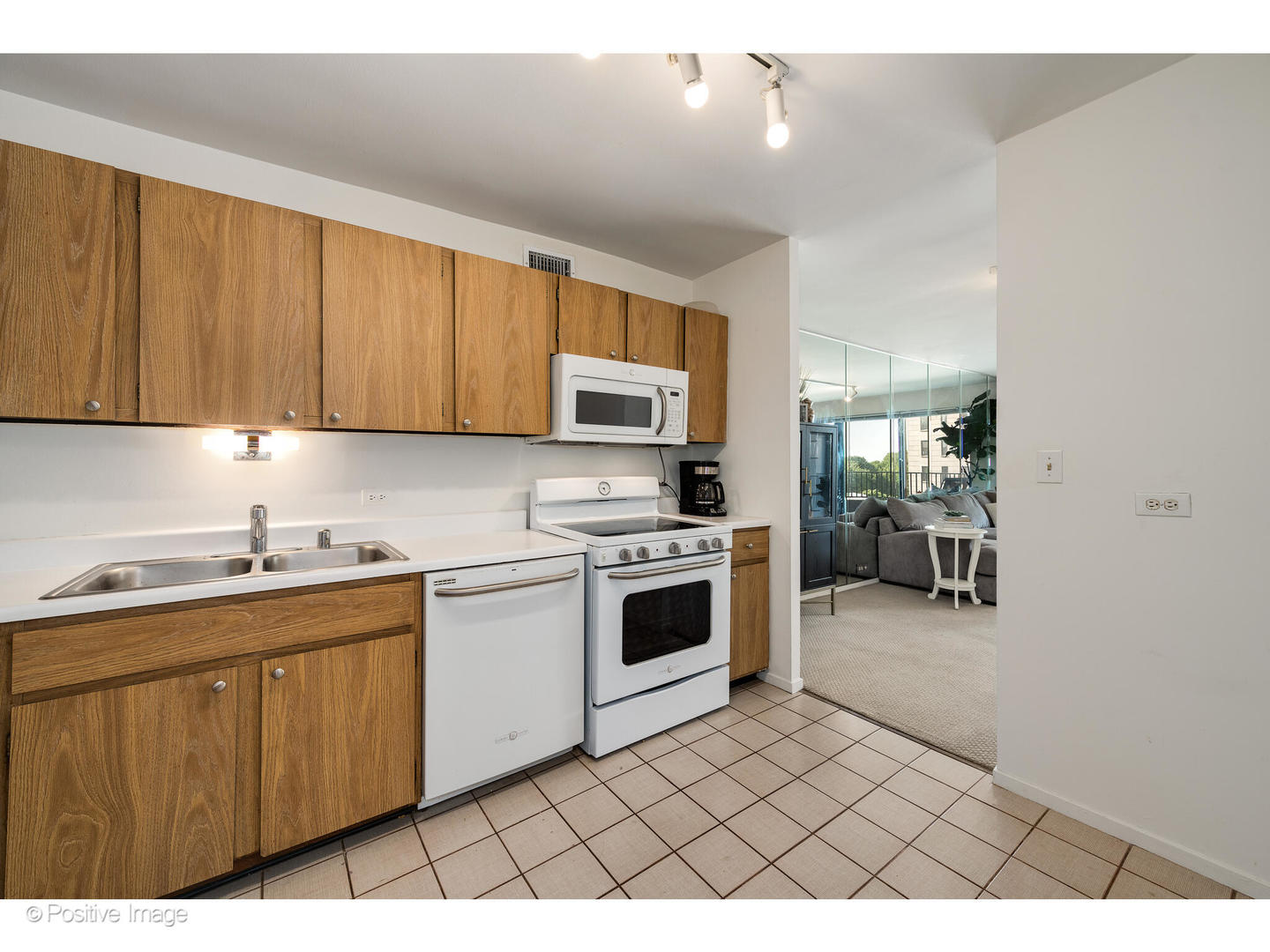 2020 N Lincoln Park West Unit: 5E