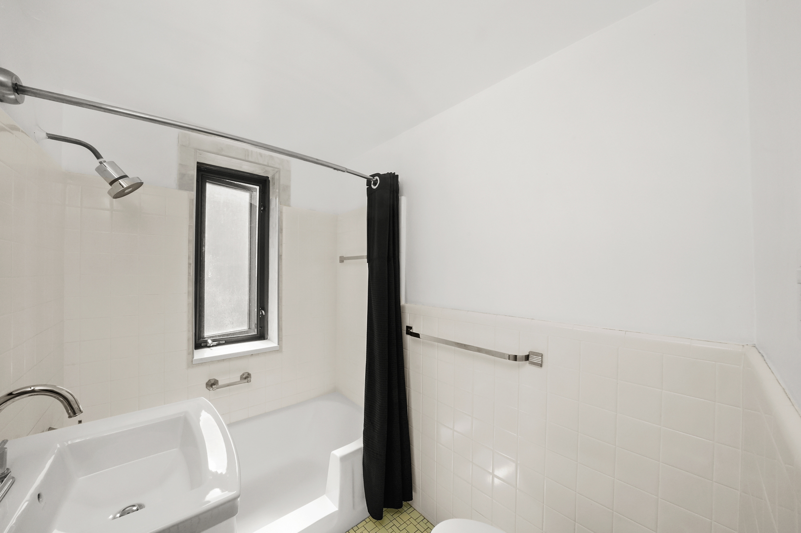 5052 N Marine Drive Unit: D3