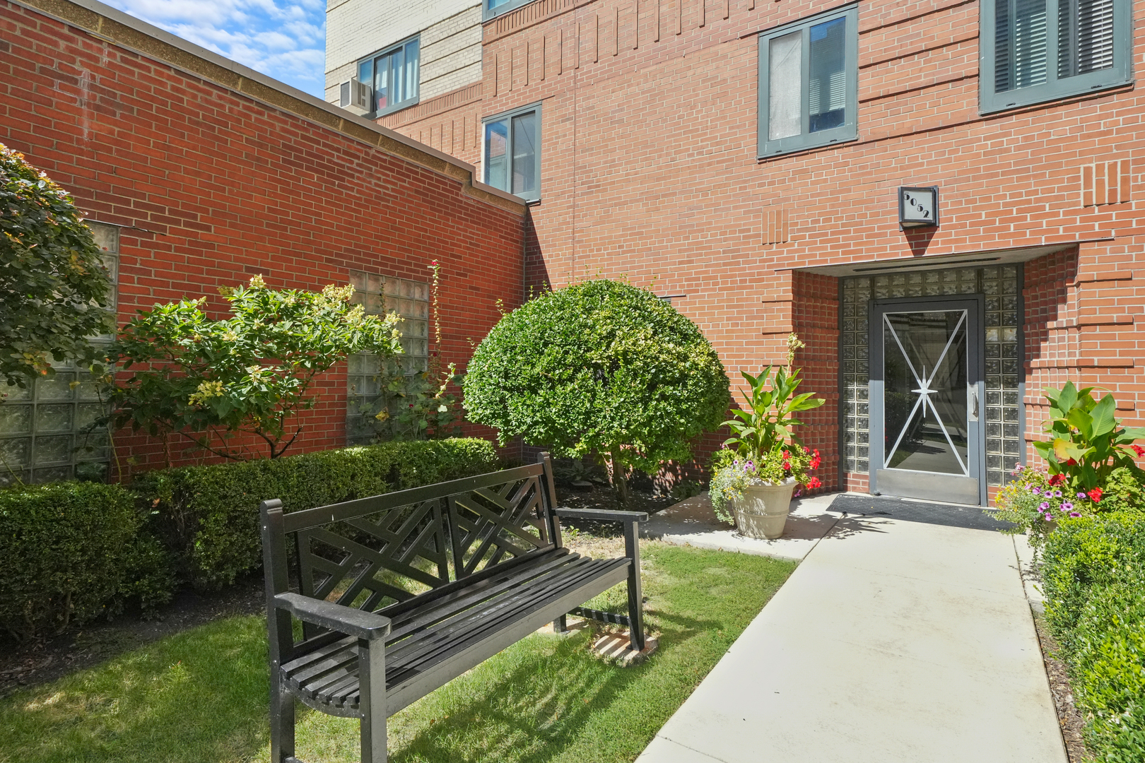 5052 N Marine Drive Unit: D3
