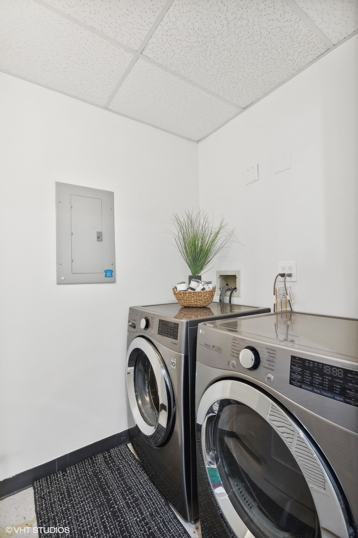 910 S Michigan Avenue Unit: 1813